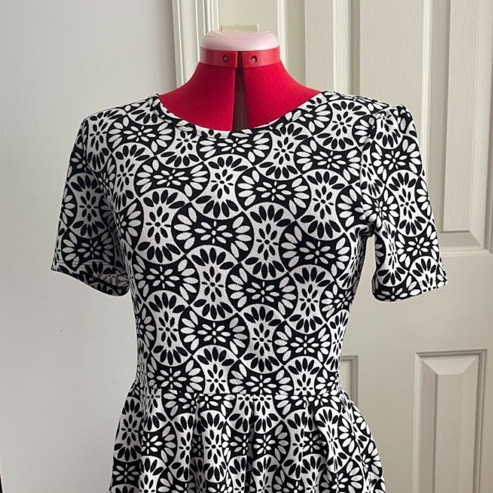 Black and White Lularoe Dress, Size Large, style Amelia, with pockets